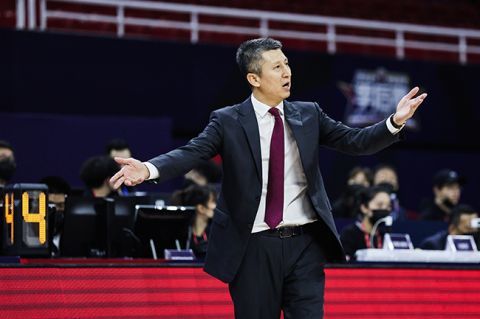 他把舌头伸入我的下身